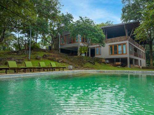 Alawwa Hotel | Experience Birds Park Polgahawela: Family-Friendly Retreat