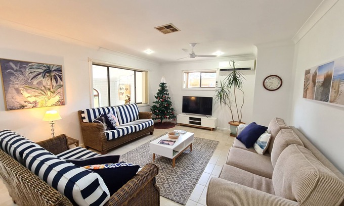 Woolgoolga House | Birdsong: Family-Friendly Hotel with Perfect 10 Rating