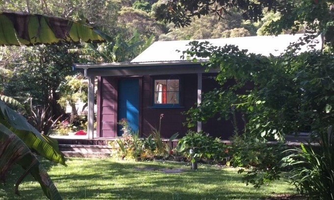 Kohukohu House | Experience Birdsong & Bananas: Relaxing Spa Retreat