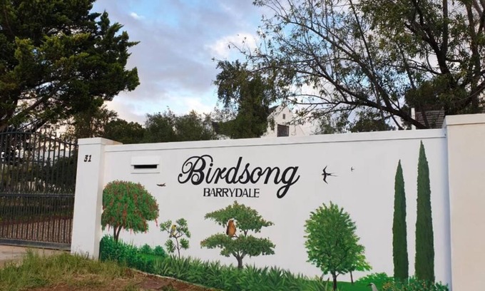 Barrydale Apartment | Discover Birdsong Barrydale: 4-Star Retreat with Pool