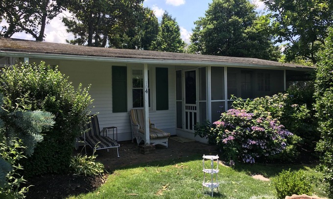 Sea Girt House | Beachside Birdsong Cottage with Private Yard & Ocean Views
