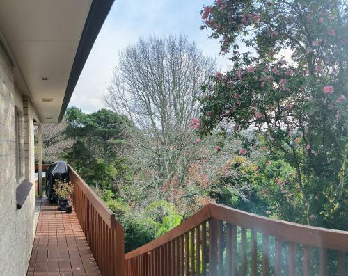 Browns Bay House | Relaxing Birdsong Hideaway Two-Bedroom Suite in Browns Bay