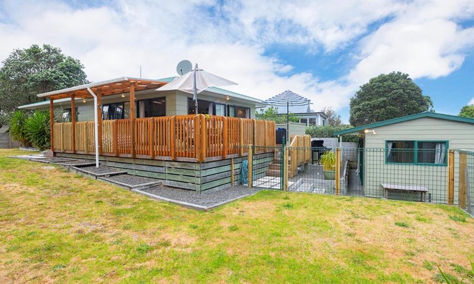 Omaha House | Birdsong - Family-Friendly Omaha Holiday Home Awaits You