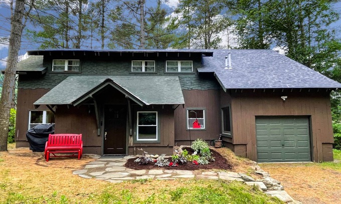 Keene House | Birdsong: Your Ideal High Peaks Getaway Awaits
