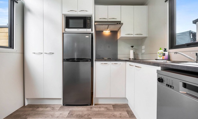 Turangi House | Top-Rated Birdsong Holiday Unit in Turangi with Kitchen