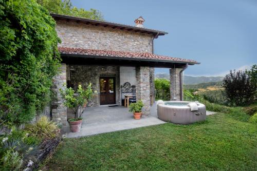 Camporgiano Bed & Breakfast | Top-Rated Birillina Guest House: Family & Pet Friendly Stay