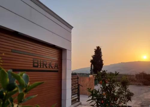 Masade Apartment | BiRKA Suites: Family-Friendly Getaway by Ram Pool