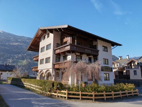 Zell am Ziller Apartment | Birkenhof: Family-Friendly Retreat with Oceanfront Views