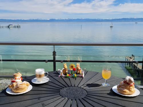 Immenstaad am Bodensee Bed & Breakfast | Relaxing Retreat at Birkhofer See - Aparthotel am Bodensee