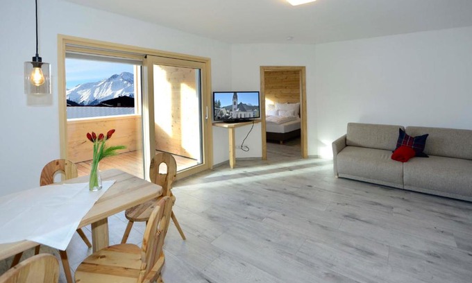 Seefeld in Tirol Apartment | Birklstüberl Restaurant und Appartement