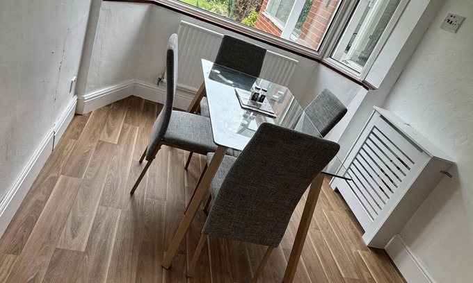 Seisdon House | Birmingham Blissful Retreat - 3 Bedrooms
