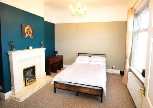Shirley House | Shirley Bungalow: Pet-Friendly Retreat with Enclosed Gardens