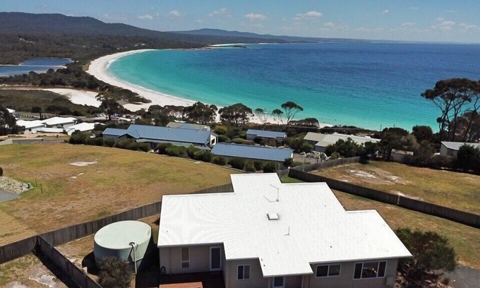 Binalong Bay House | Discover Birubi on Bay of Fires: Guest Rated 10/10 Stay