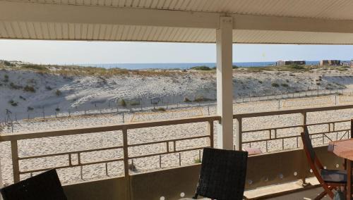 Biscarrosse Plage Apartment | BiscaOcéan: Oceanfront Getaway with Family-Friendly Amenities