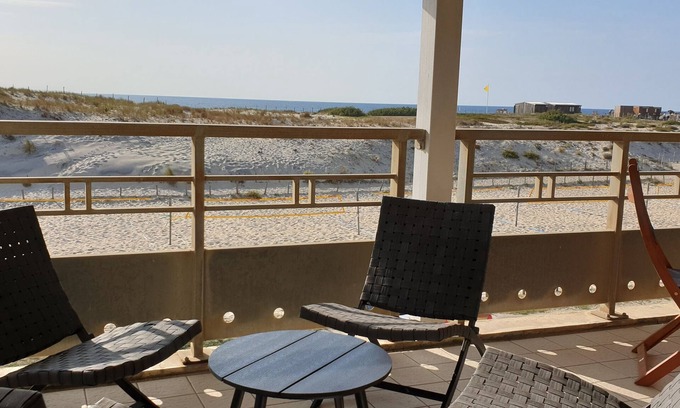 Biscarrosse Plage Apartment | Oceanfront T3 Apartment with Pool & Spa, Rated 9.6/10