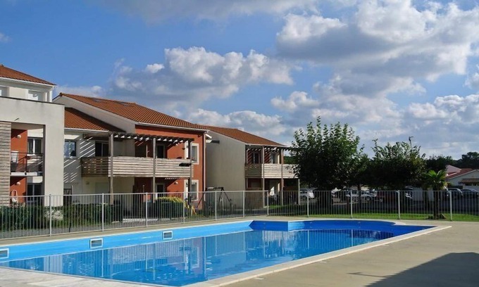Biscarrosse Apartment | Beautiful Biscarrosse: 3-Room Apartment with Pool & Views