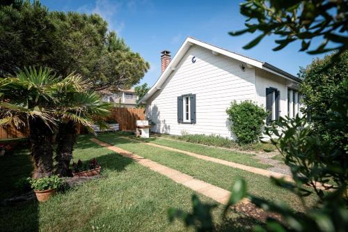 Biscarrosse Plage House | Discover Biscarrosse: Beachside Retreat Just 450m Away