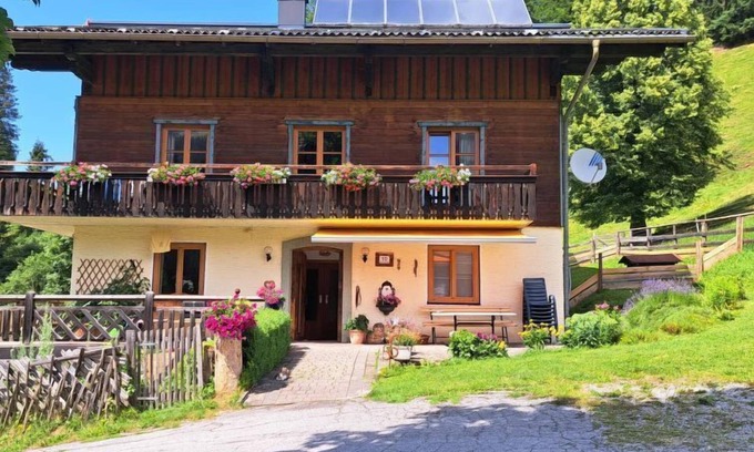 Filzmoos Apartment | Relax at Bischofsmütze: Lake View, Spa & Pet Friendly