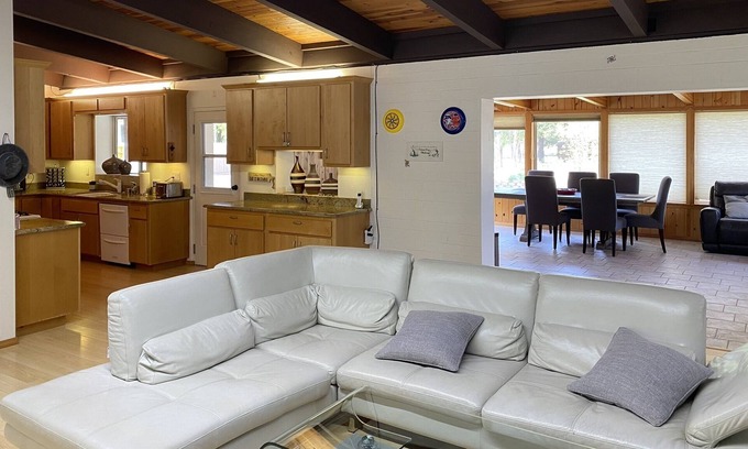 West Bishop House | Bishop FullHouse great for families and friends