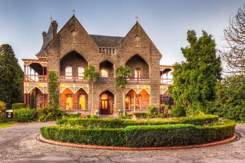Lake Wendouree House | Relax at Bishops Palace Ballarat with Family-Friendly Perks