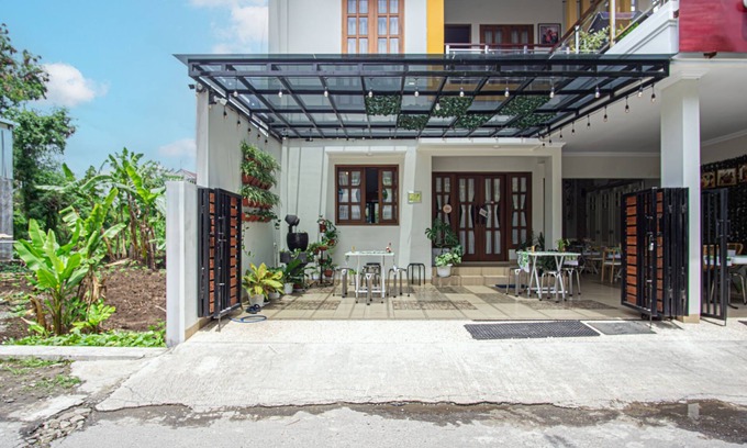 Pogung Lor Villa | Cozy Bisma Balcony Homestay with Breakfast & Family Amenities