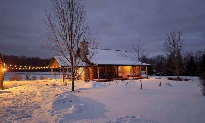 Beulah House | Relax at Bison Acres: Near Crystal Mt with Hot Tub & Pool