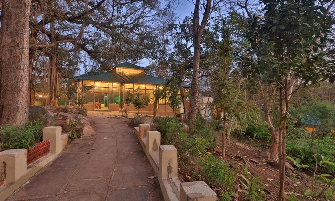 Turiya Hotel | Inviting Bison Retreat - Enjoy Family-Friendly Amenities