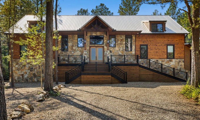 Pickens Cabin | Relaxing Retreat at Bison's Bend in Hochatown, OK