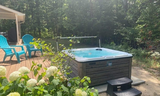 Williamsburg House | Discover Bissell Creek Woodside Cottage: Pet-Friendly Retreat