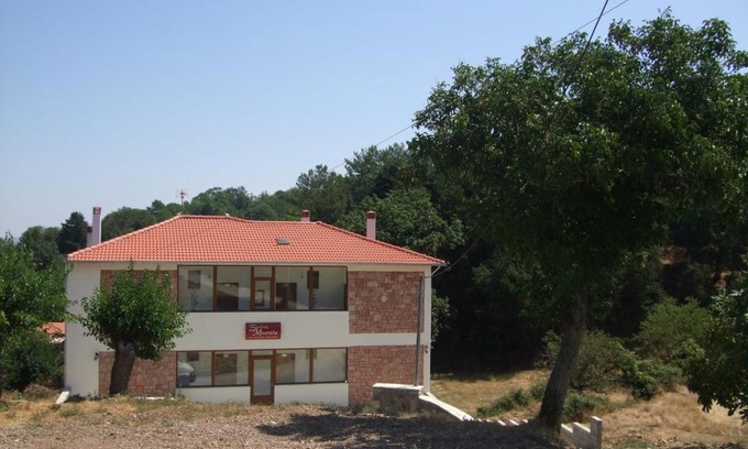 Vlachokerasia House | Family-Friendly Bistola Guesthouse with Breakfast Included