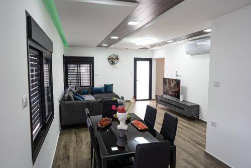 Masade Apartment | Inviting Bitra Hermon Suites: Pet-Friendly with Hot Tub