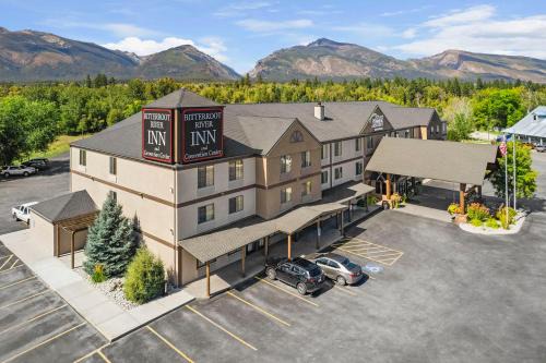 Hamilton Hotel | Pet-Friendly Getaway at Bitterroot River Inn & Conference Center