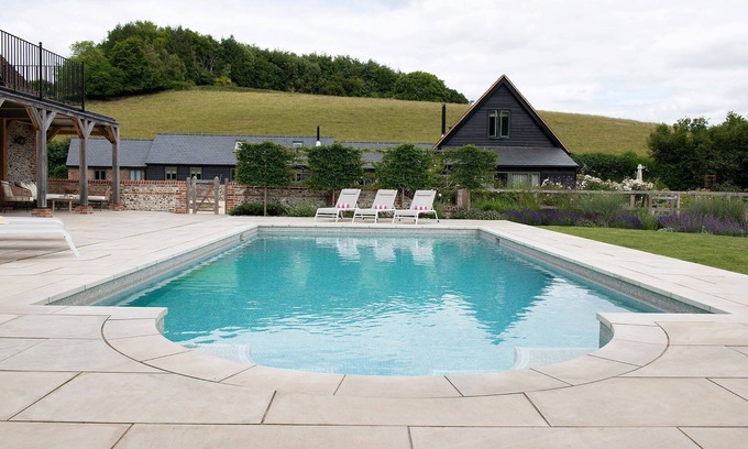 Middle Assendon Cottage | Discover Bix Cottage: Pet-Friendly Retreat with Pool Access