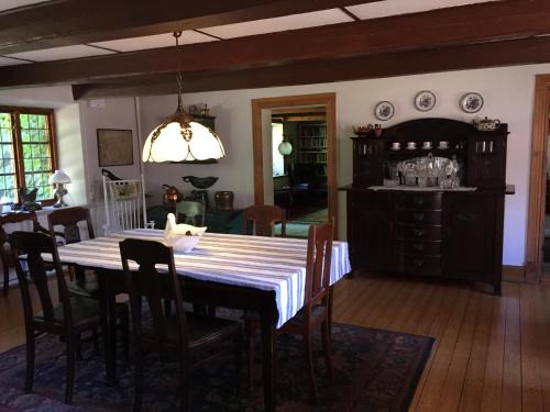 Kvarlov House | Top-Rated Björkåsa Gård Bed & Box: Family-Friendly Stay