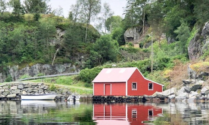 Vinnes House | Pet-Friendly Retreat at Bjørkeneset with Spa & Breakfast