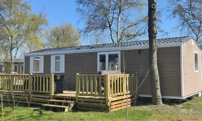 Lauwersoog Ski Chalet | Discover Bj Chalets - De Rug 3: Family-Friendly Retreat
