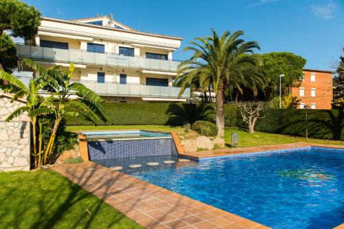 Calella de Palafrugell Apartment | Oceanfront Retreat in Calella de Palafrugell - 4 Star Stay