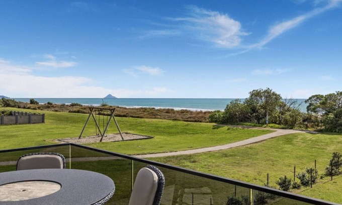 Waiotahi House | Beachfront Paradise Retreat: Family-Friendly Ocean View Escape