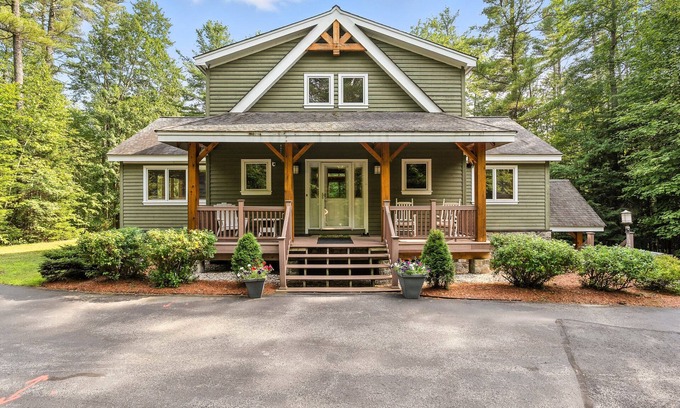 Bethel House | Black Bear Bungalow- with Hot tub