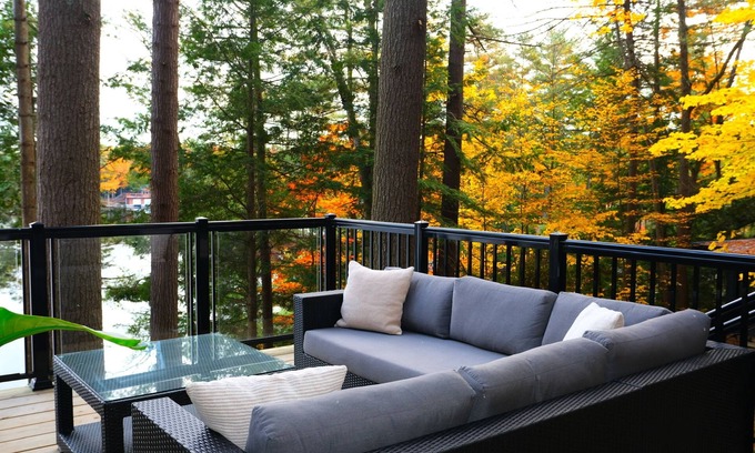 Torrance House | Delightful Black Bear Hotel at Lake Muskoka Awaits You