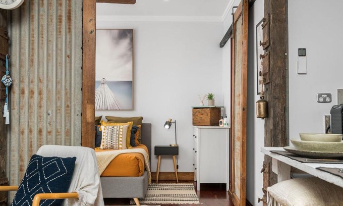 Bangalow Apartment | Guest Favorite: Black Beauty Studio with a 9/10 Rating