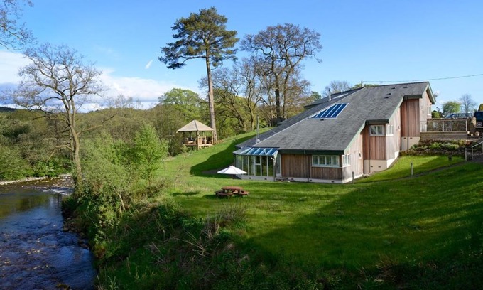 Newcastleton Bed & Breakfast | Guest Rated 9.6: Black Burn Lodge B & B - Child Friendly Stay