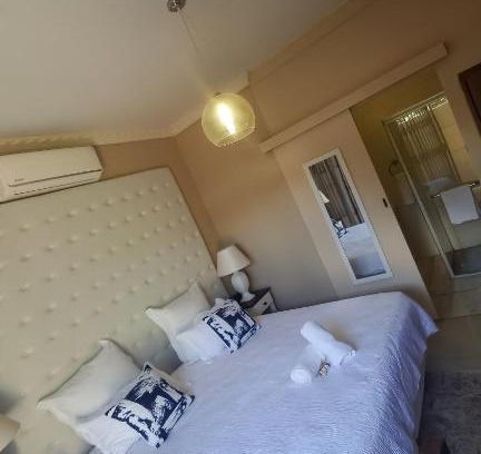 Upington Bed & Breakfast | Cozy Black Diamond B&B Guesthouse with Pool & 9/10 Rating