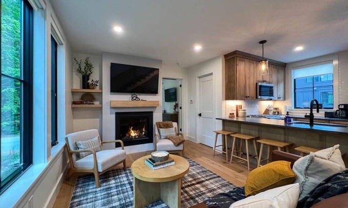 Cranmore Birches House | Discover Black Diamond @ Cranmore Mt. with Hot Tub Access
