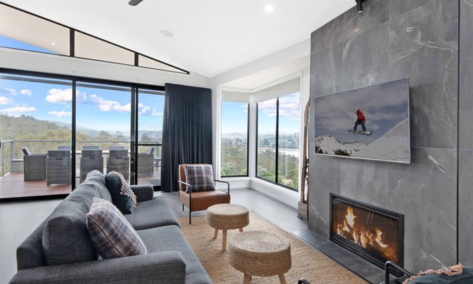East Jindabyne House | Top-Rated Black Diamond Retreat with Pool & Family Amenities