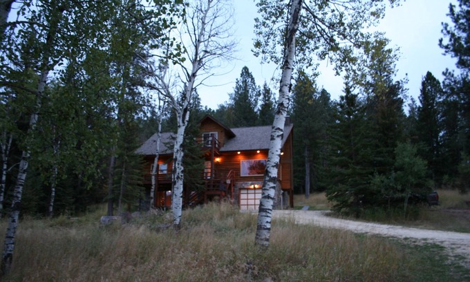 Nemo House | Explore Black Hills Diamond Dale: Cozy Log Cabin Retreat