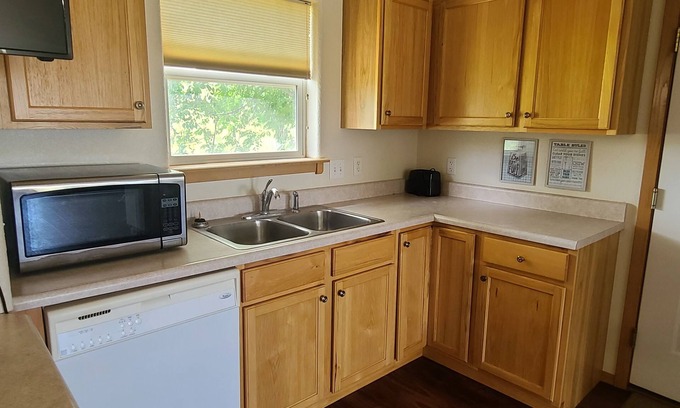 Sundance Apartment | Black Hills Gateway Getaway! Pet friendly with gorgeous mountain views.