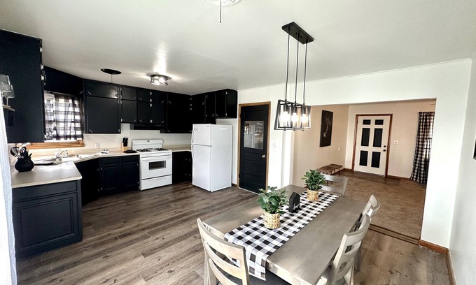 Ponca City House | Black Horse Adobe: Guest Rated 10/10 in Prime Location