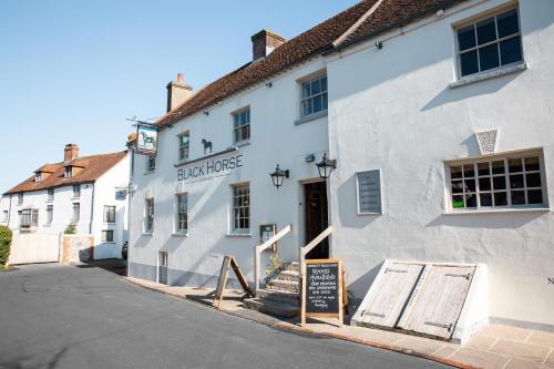 Amberley Hotel | Discover Black Horse: Pet-Friendly Retreat with Great Reviews