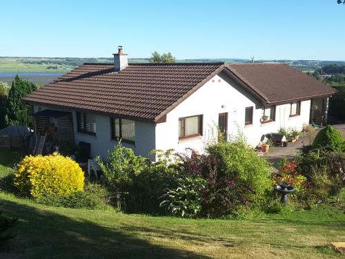 Dingwall House | Inviting Black Isle View: Guest Rated 9/10 with Kitchen Access